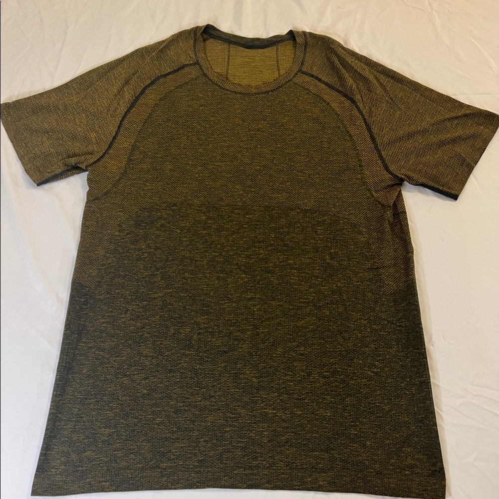 Lululemon Dark Orange/Black Metal Vent Tshirt Size:Medium